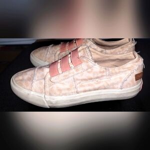 Blowfish Girls Peach W/ Animal Print Slip On Shoes Size 2